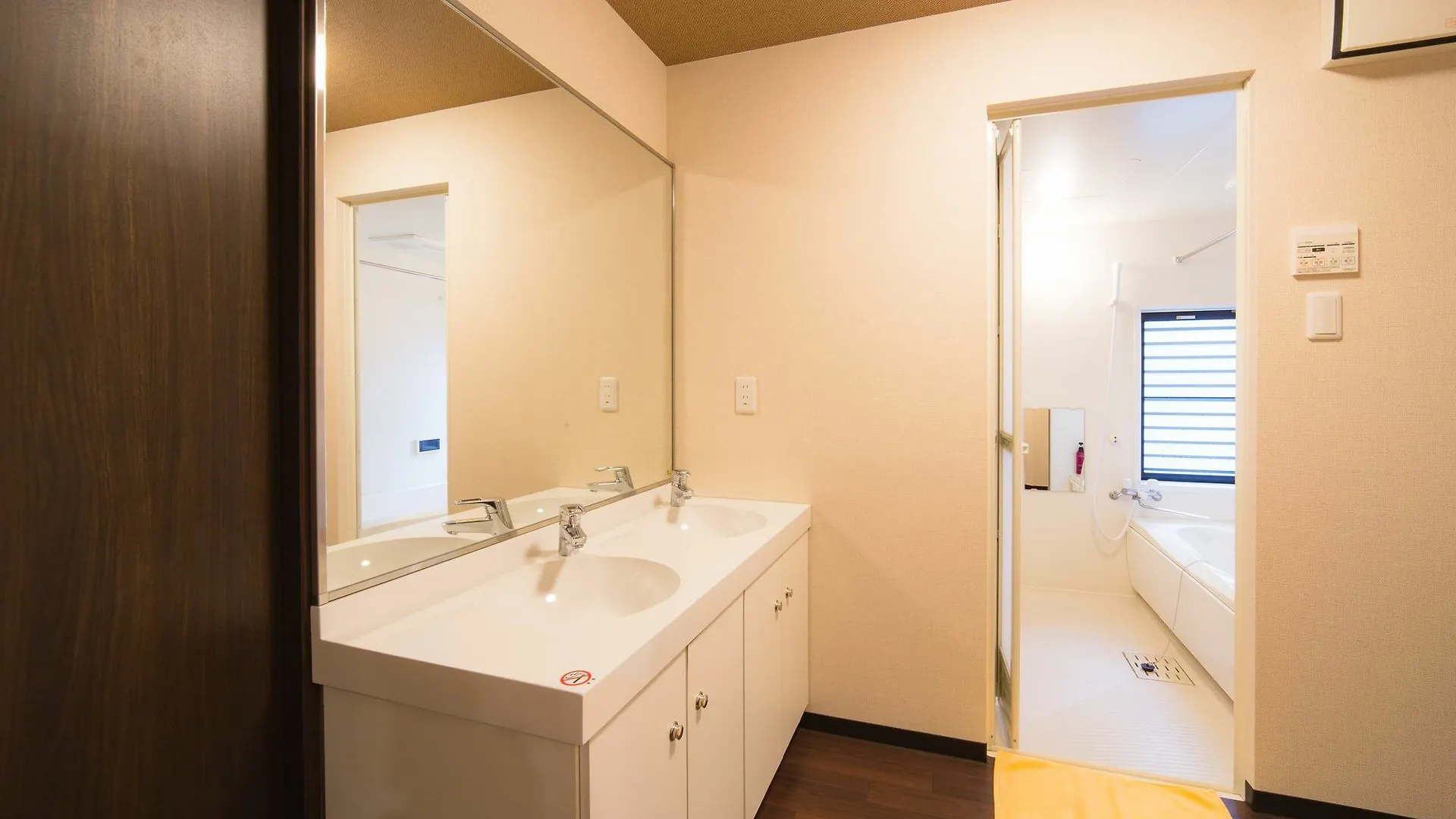 Bochibochi Karasuma Apartment Kyoto 0*,